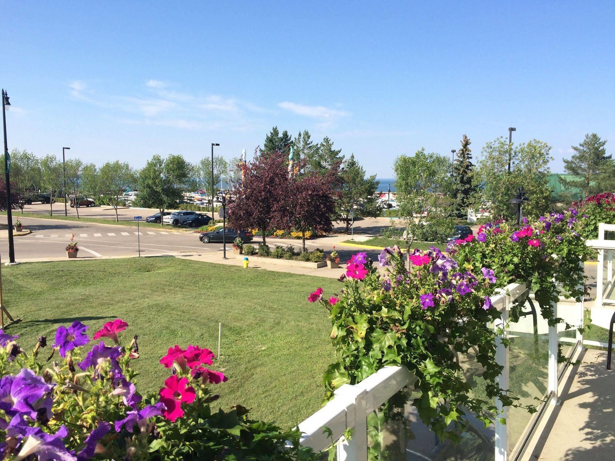 Lakeshore Inn Cold Lake Exterior foto